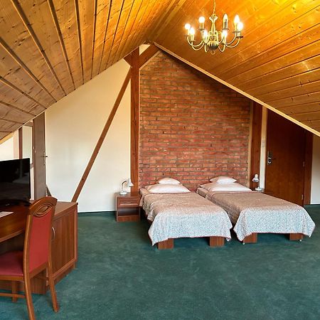 Hotel Salamandra Hoczew Экстерьер фото