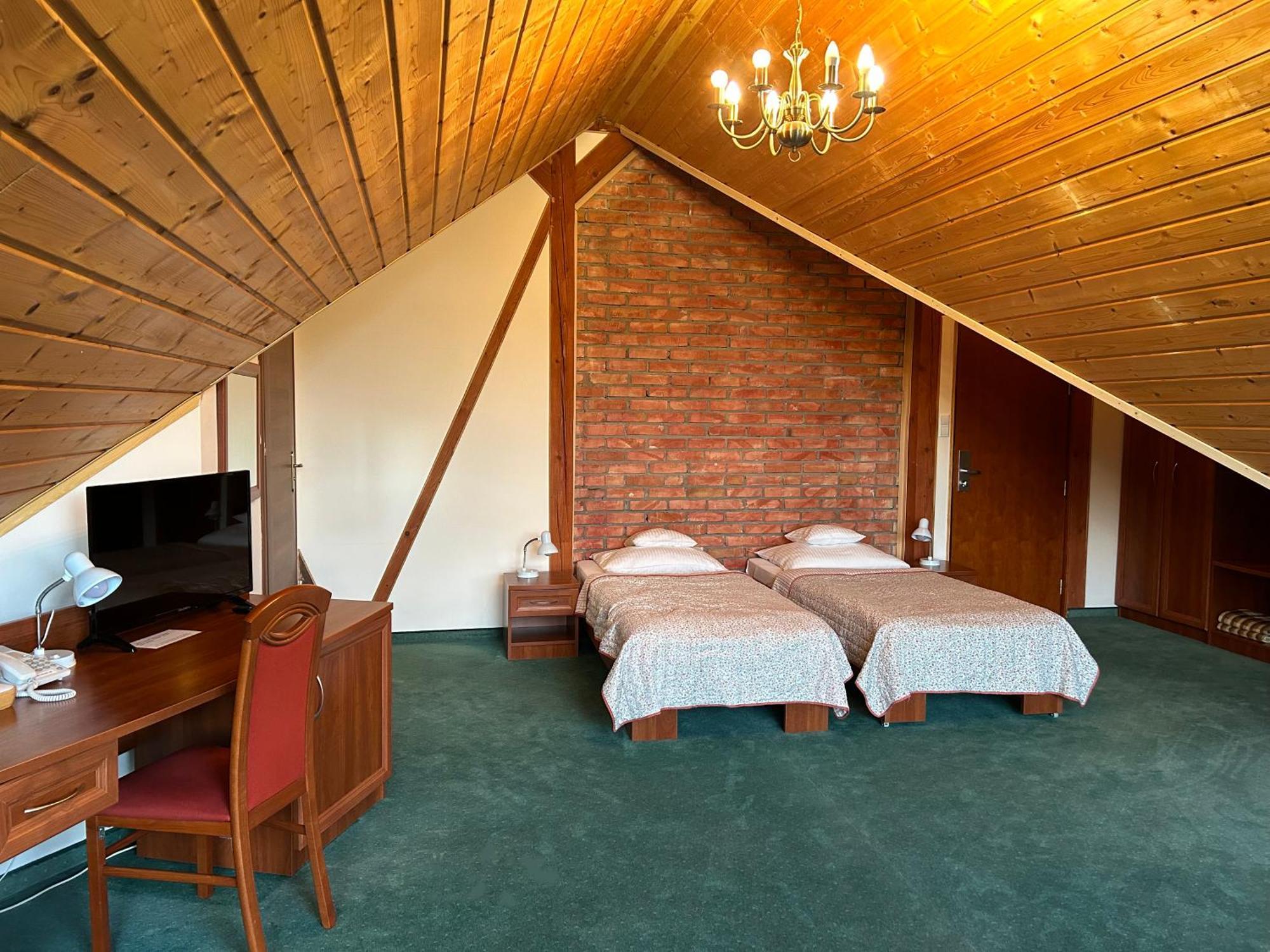 Hotel Salamandra Hoczew Экстерьер фото