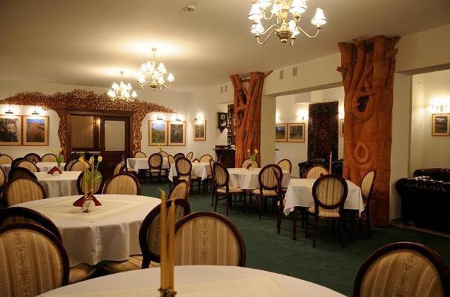 Hotel Salamandra Hoczew Экстерьер фото