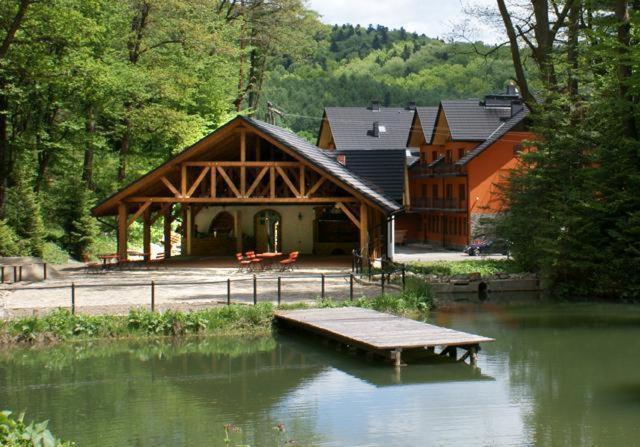 Hotel Salamandra Hoczew Экстерьер фото
