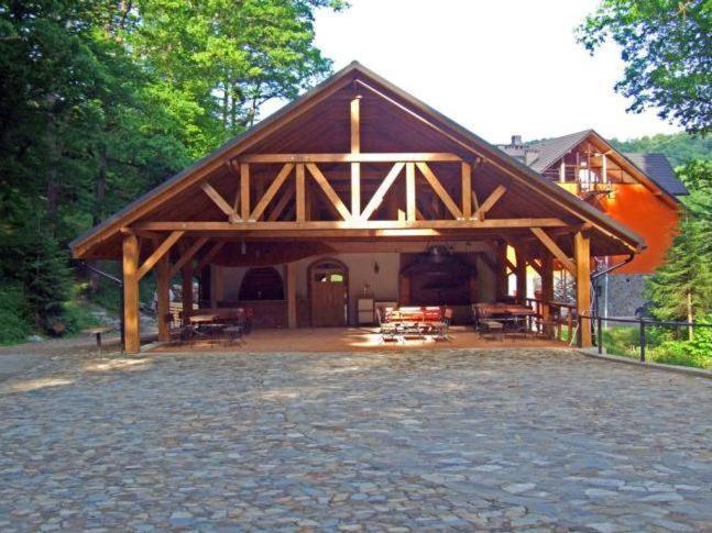 Hotel Salamandra Hoczew Экстерьер фото