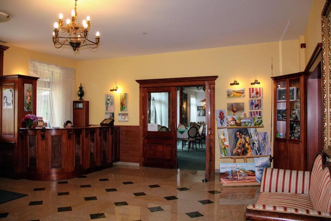Hotel Salamandra Hoczew Экстерьер фото