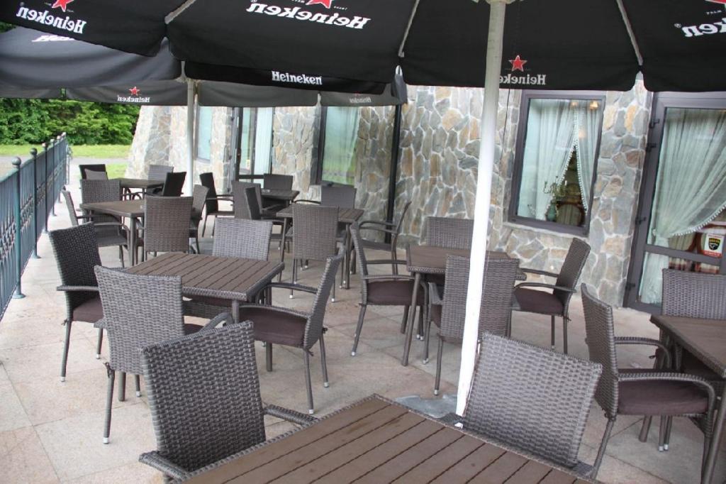 Hotel Salamandra Hoczew Экстерьер фото